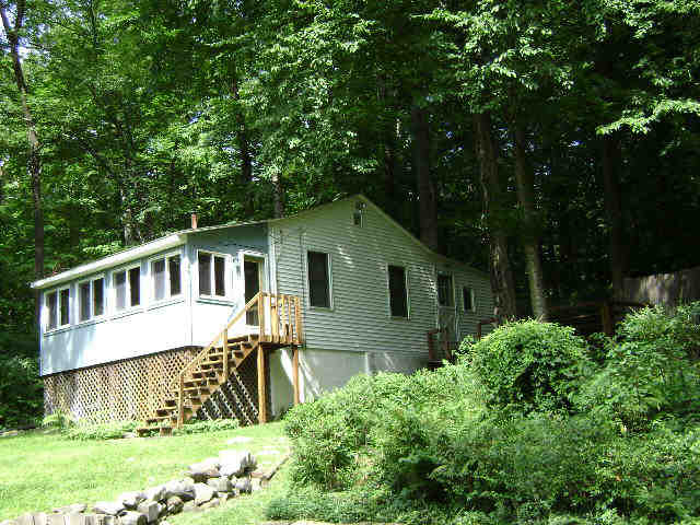 Building photograph for 106 LAKEVIEW DR